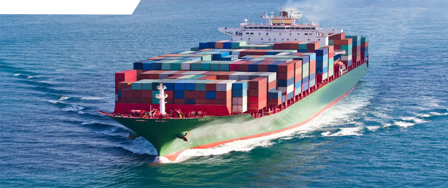 Navio de containers no mar